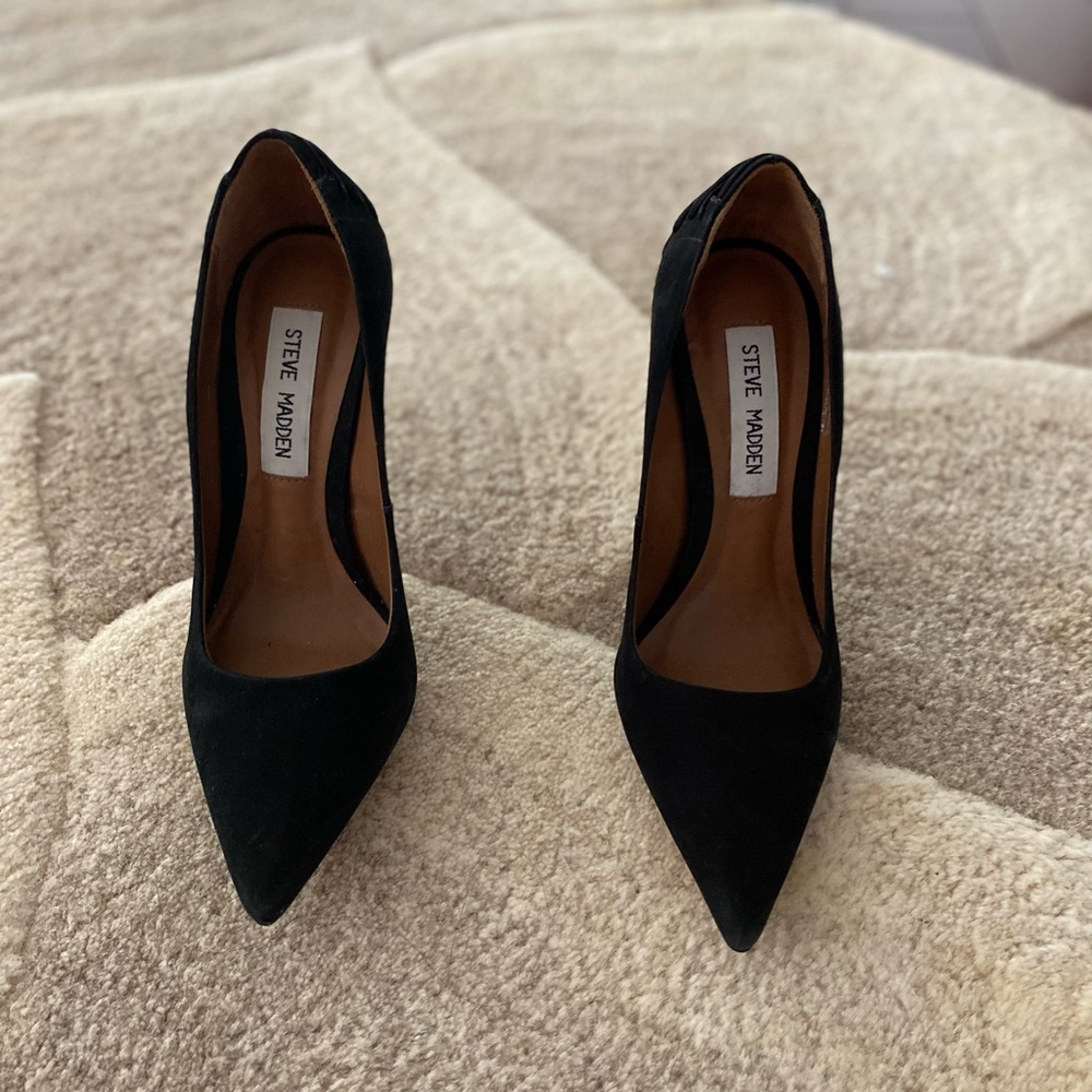 New Black suede Steve Madden pumps